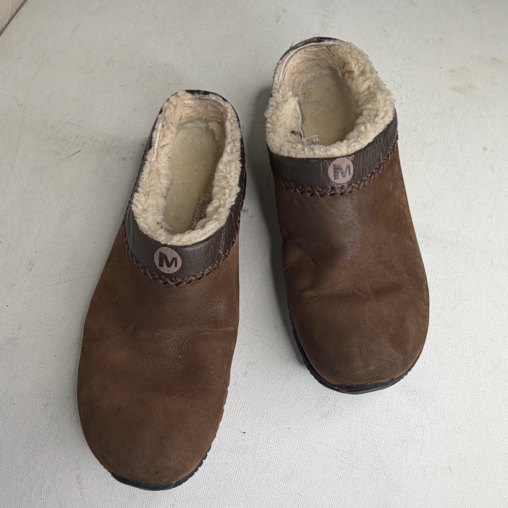 Merrell brown leather Sherpa lined open back clogs